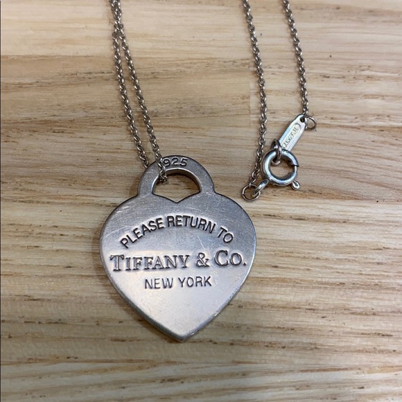 Auth. Tiffany & Co. Silver Heart Pendant w/ Chain - Picture 8 of 9